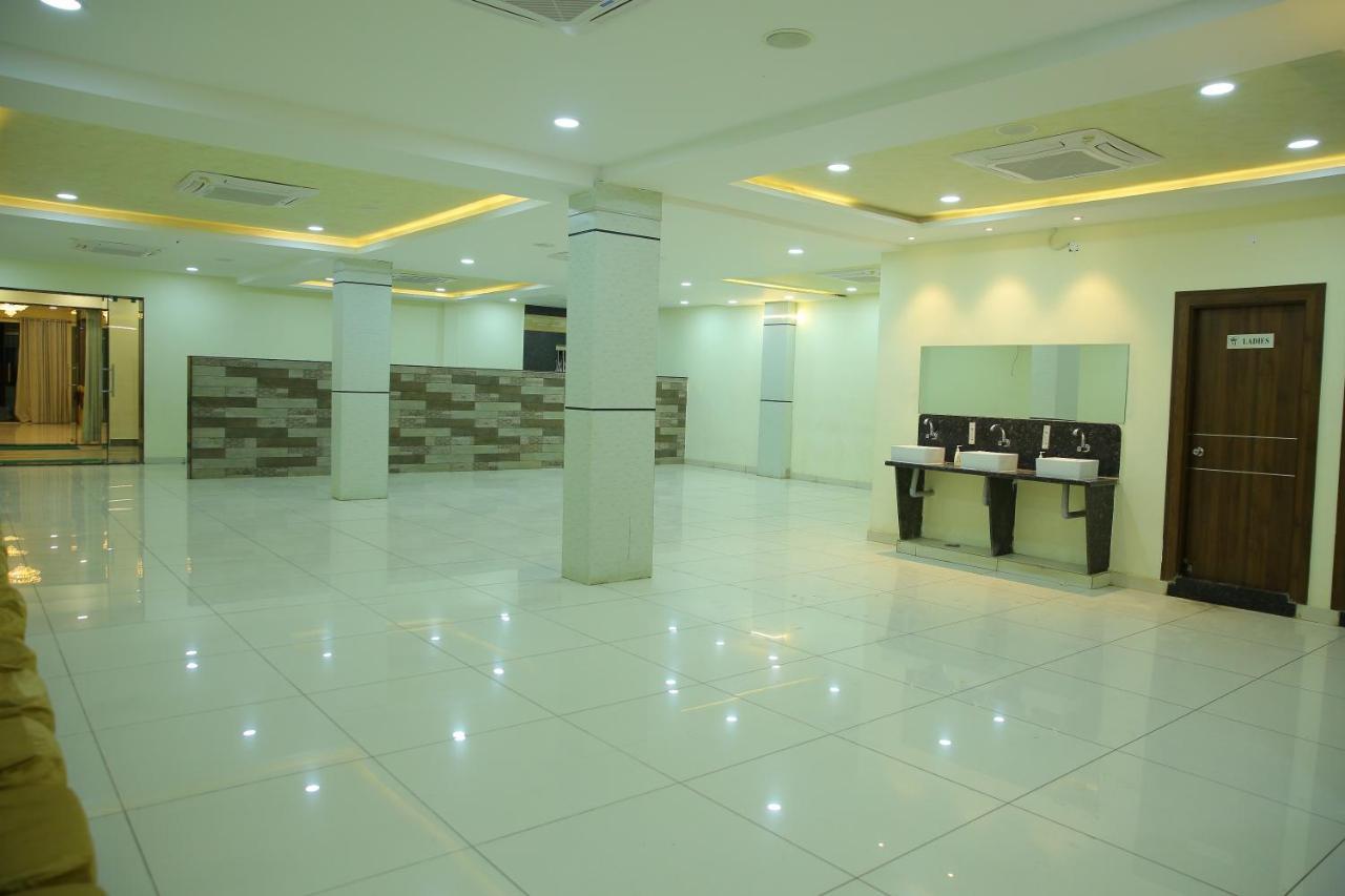 Hotel Maruthi Inn Nirmal  ภายนอก รูปภาพ