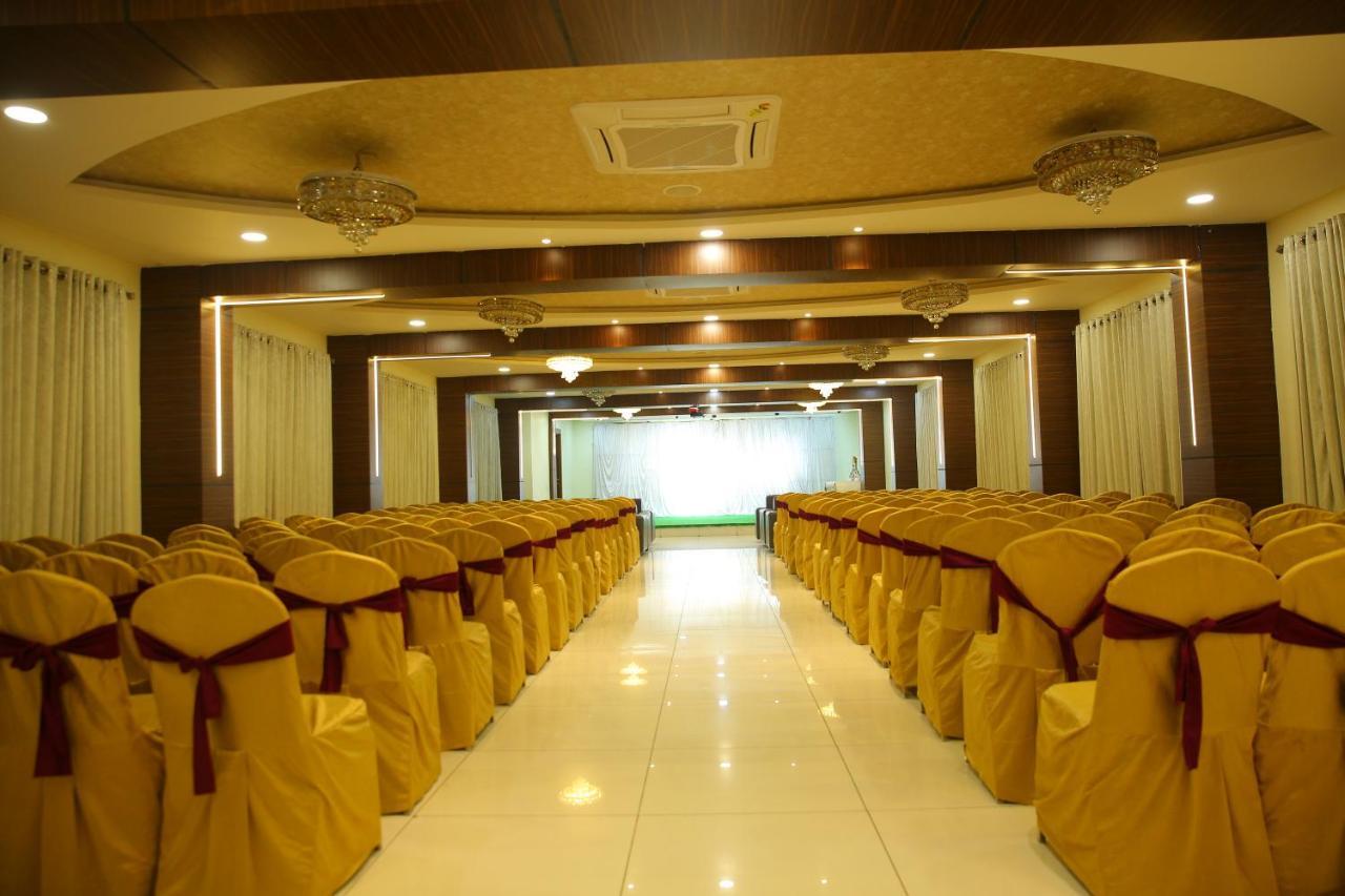 Hotel Maruthi Inn Nirmal  ภายนอก รูปภาพ