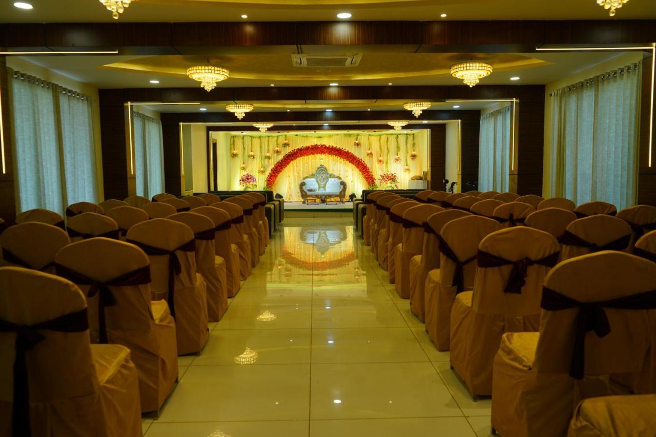 Hotel Maruthi Inn Nirmal  ภายนอก รูปภาพ