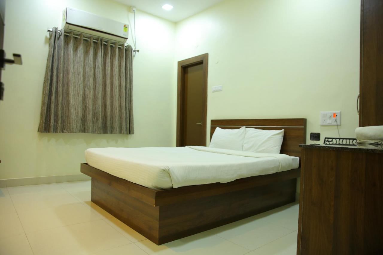 Hotel Maruthi Inn Nirmal  ภายนอก รูปภาพ