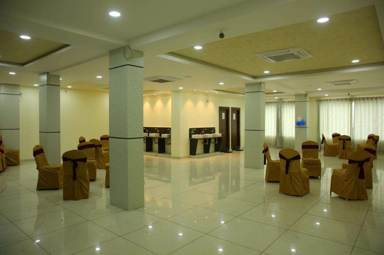 Hotel Maruthi Inn Nirmal  ภายนอก รูปภาพ