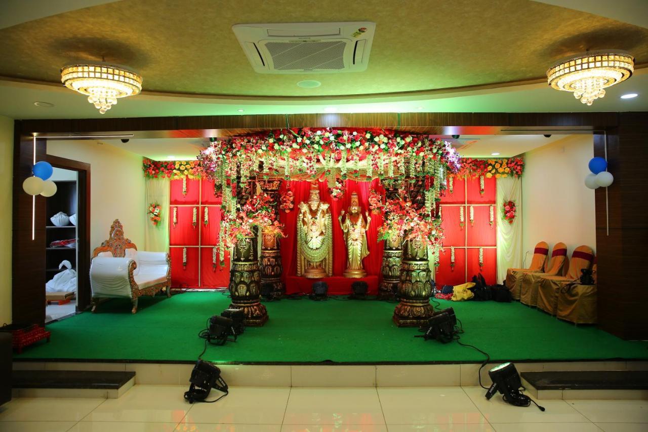 Hotel Maruthi Inn Nirmal  ภายนอก รูปภาพ