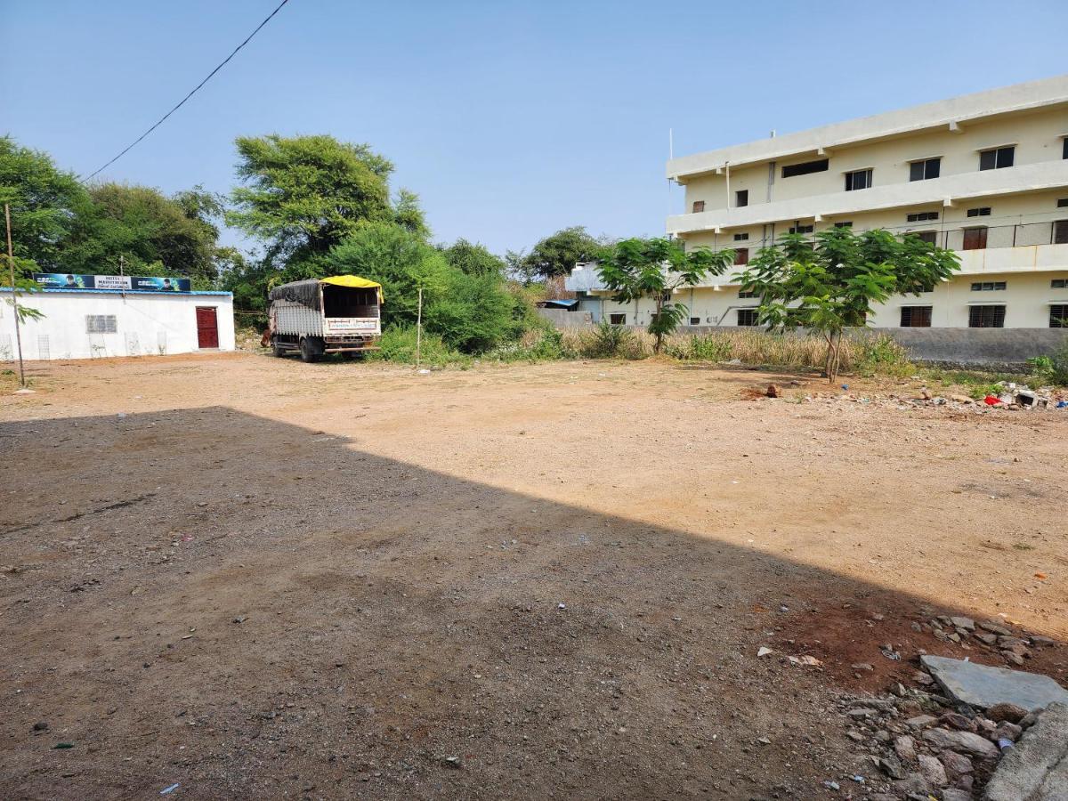 Hotel Maruthi Inn Nirmal  ภายนอก รูปภาพ