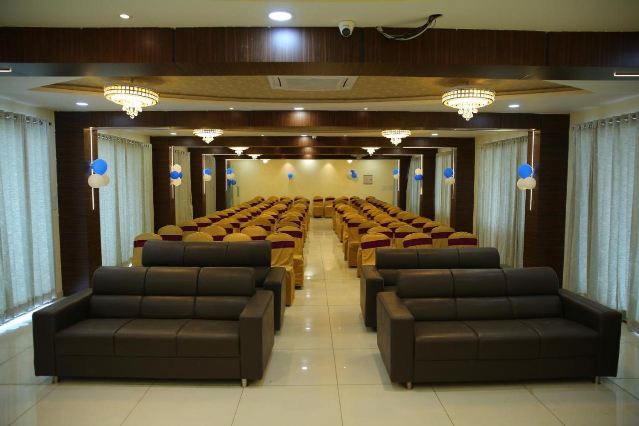 Hotel Maruthi Inn Nirmal  ภายนอก รูปภาพ