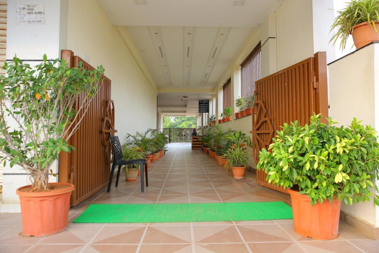 Hotel Maruthi Inn Nirmal  ภายนอก รูปภาพ
