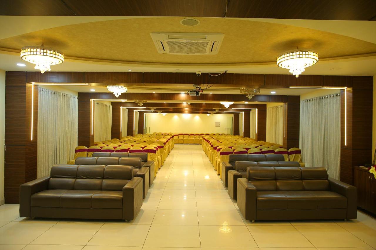 Hotel Maruthi Inn Nirmal  ภายนอก รูปภาพ