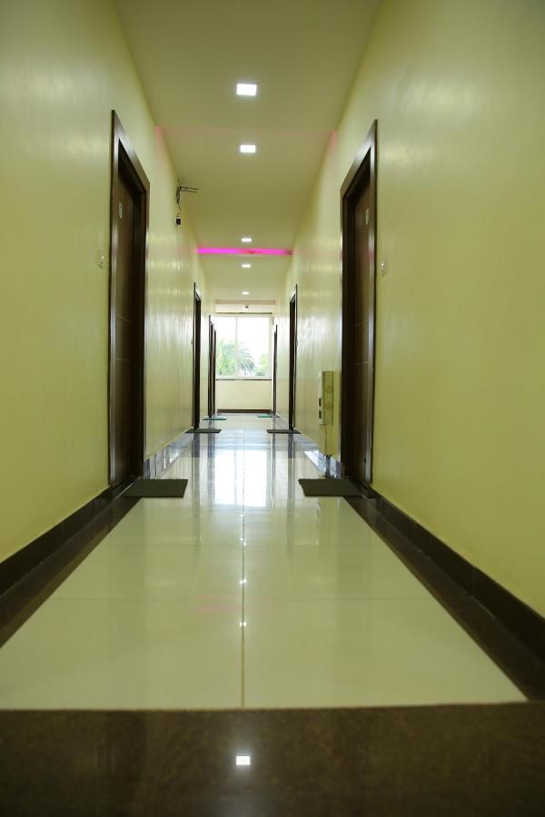 Hotel Maruthi Inn Nirmal  ภายนอก รูปภาพ
