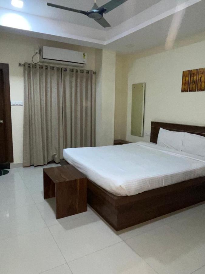 Hotel Maruthi Inn Nirmal  ภายนอก รูปภาพ