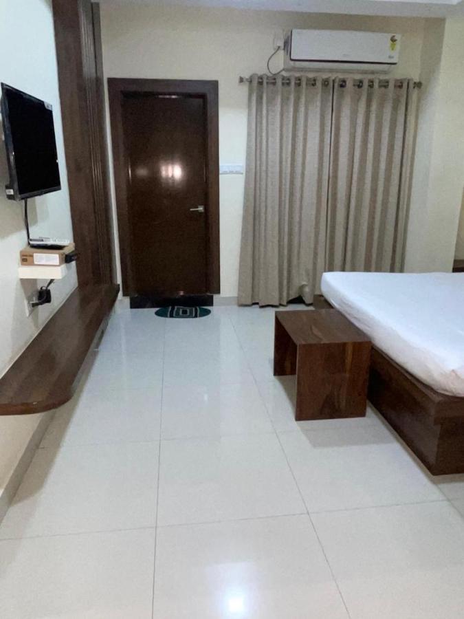 Hotel Maruthi Inn Nirmal  ภายนอก รูปภาพ